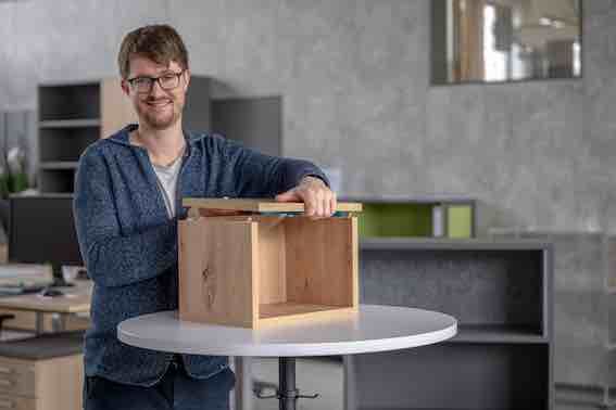 İsveç Valinge firması tarafından geliştirilen Threespine gelecek için üretilmiş yenilikçi mobilya montajı